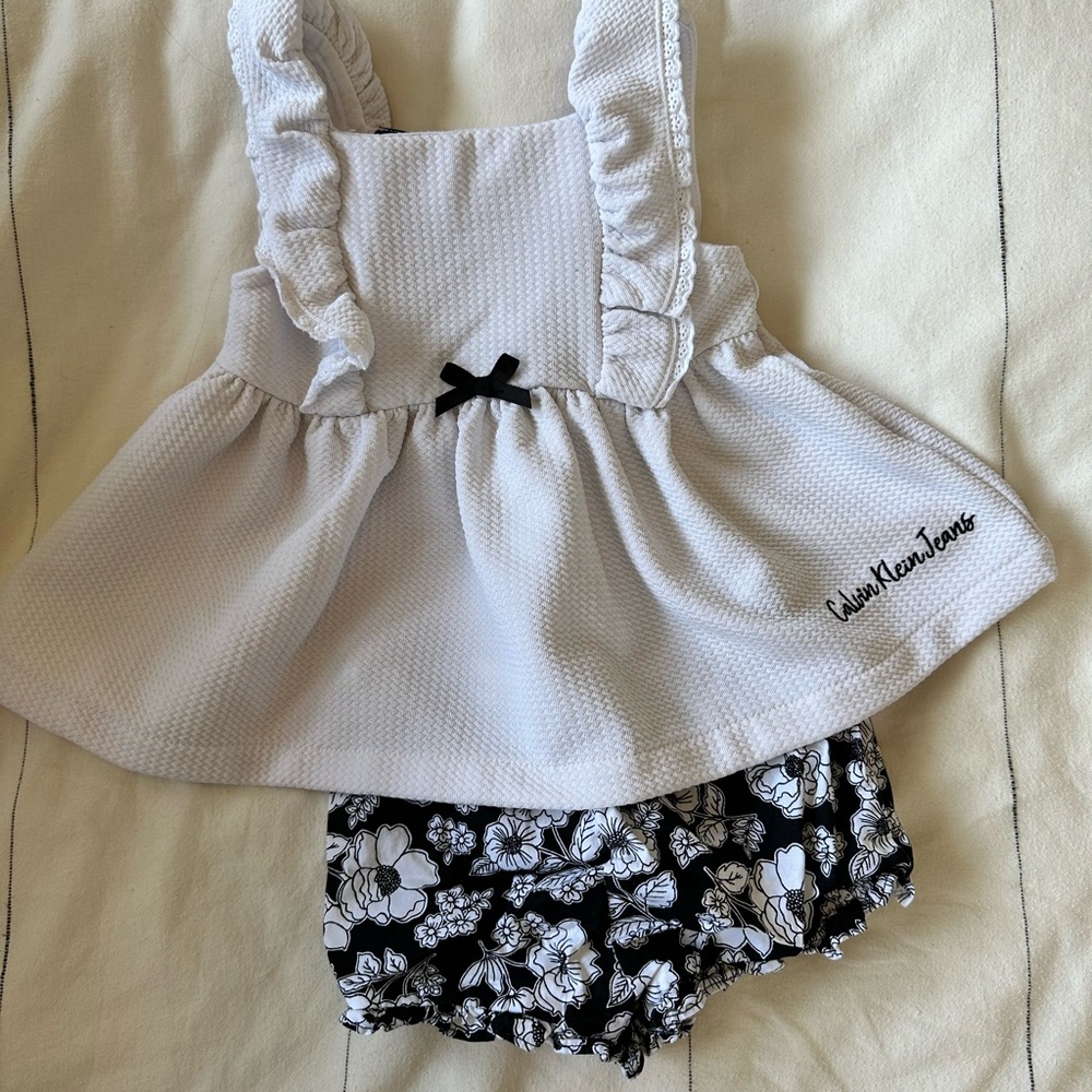 Super cute for Spring! Calvin Klein black & white set - size 18M